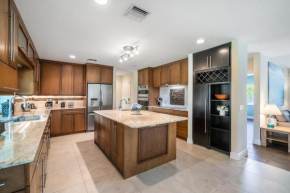 Steps to Beach! Luxe Stay-Chef's Kitchen and Lanai